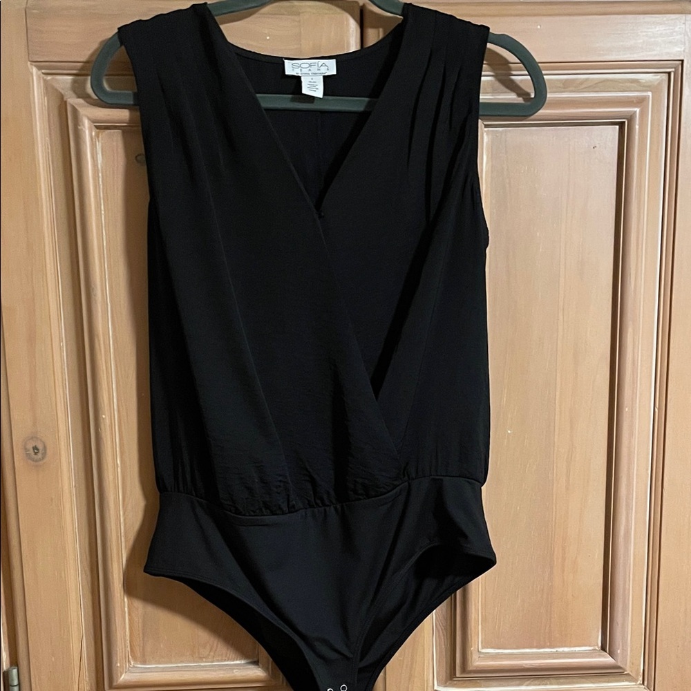 sofia by sofia vergara Black Sleeveless Wrap V-Neck bodysuit